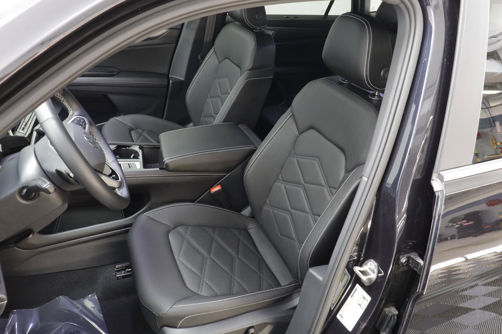 Used 2025 Volkswagen Atlas Cross Sport SE image 13