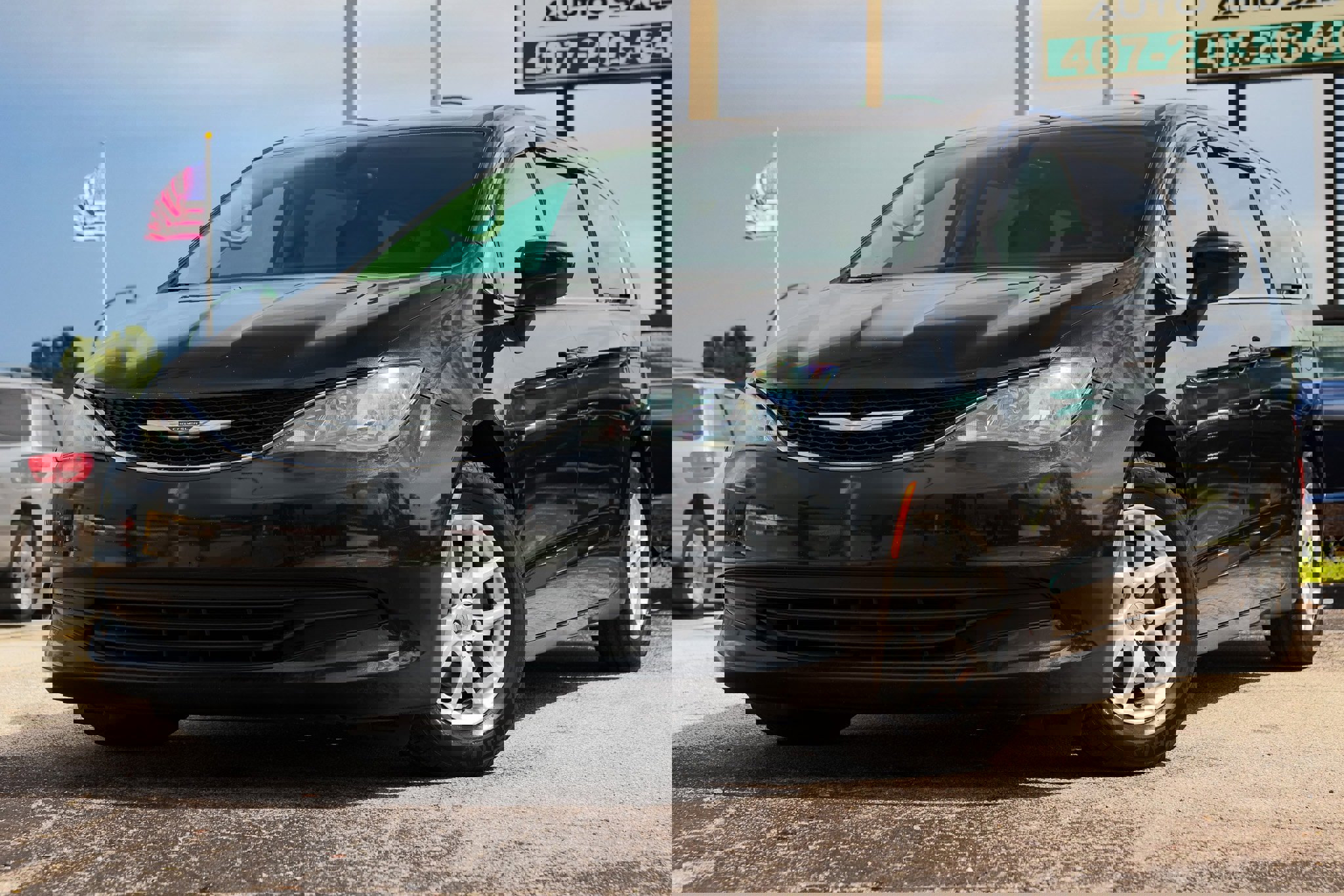 Used 2017 Chrysler Pacifica LX image 1