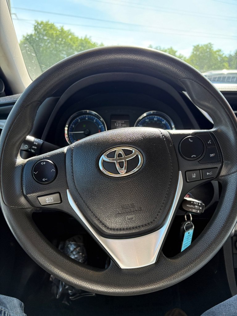 Used 2017 Toyota Corolla LE FWD image 14