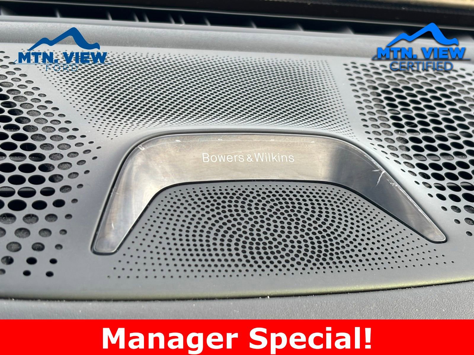 Used 2022 BMW 750i xDrive w/ Luxury Rear Seating Package image 25