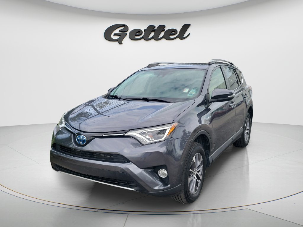 Used 2018 Toyota RAV4 XLE AWD/4WD image 1