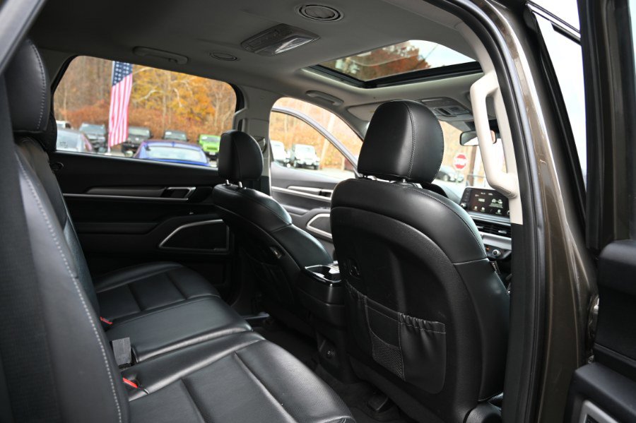 Used 2020 Kia Telluride S w/ S 8 Passenger Seating Package image 17