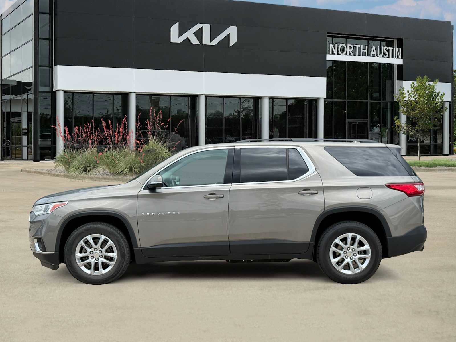 Used 2019 Chevrolet Traverse LT FWD image 4