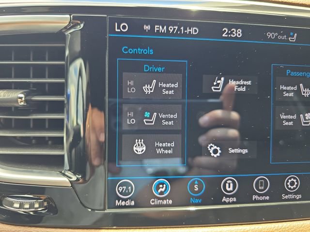 Used 2020 Chrysler Pacifica Limited w/ Tire & Wheel Group FWD image 23