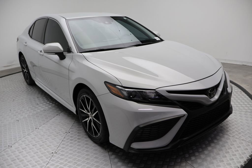 Used 2024 Toyota Camry SE w/ Convenience Package image 6
