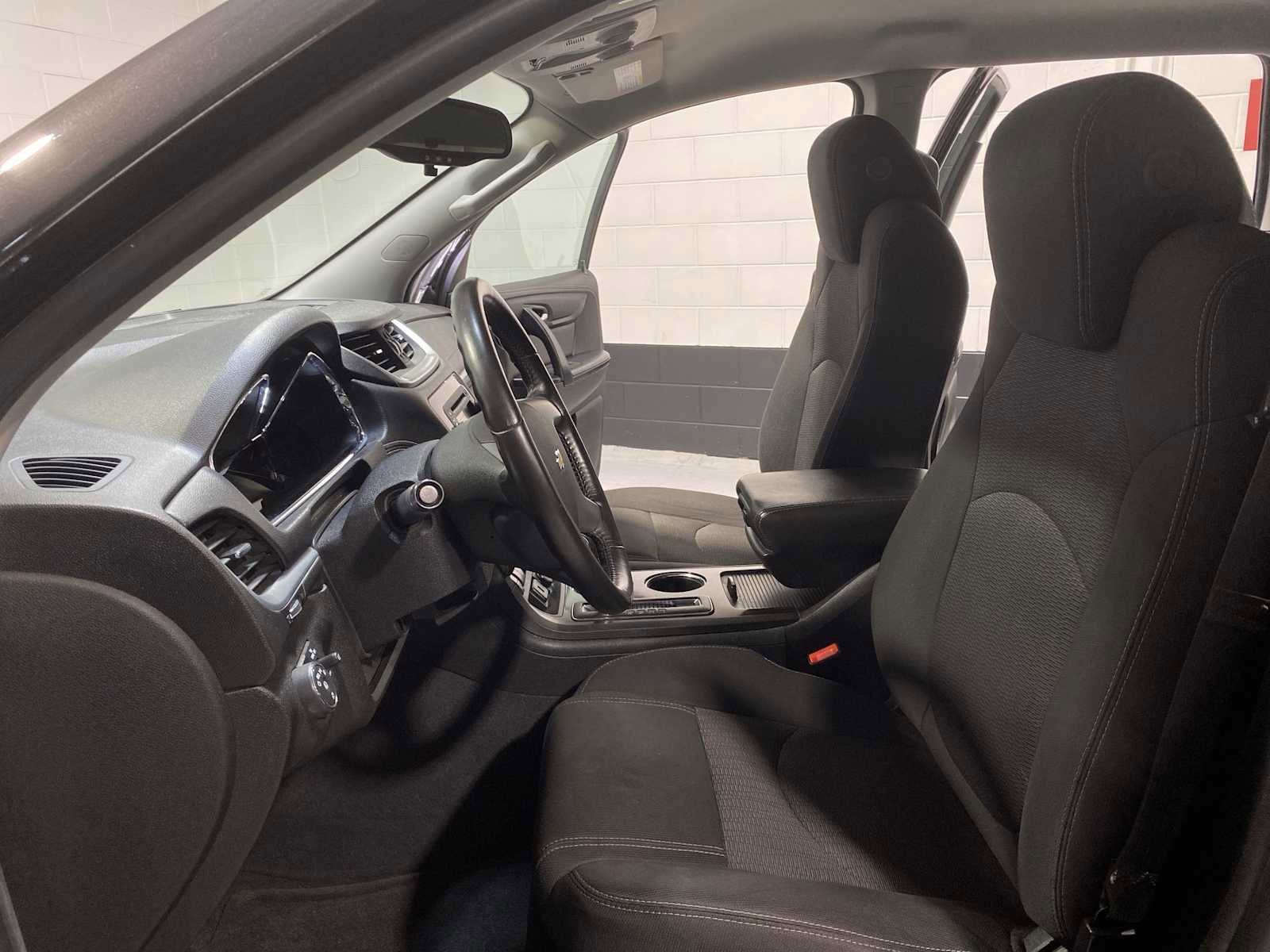 Used 2016 Chevrolet Traverse LT w/ Style and Technology Package image 11