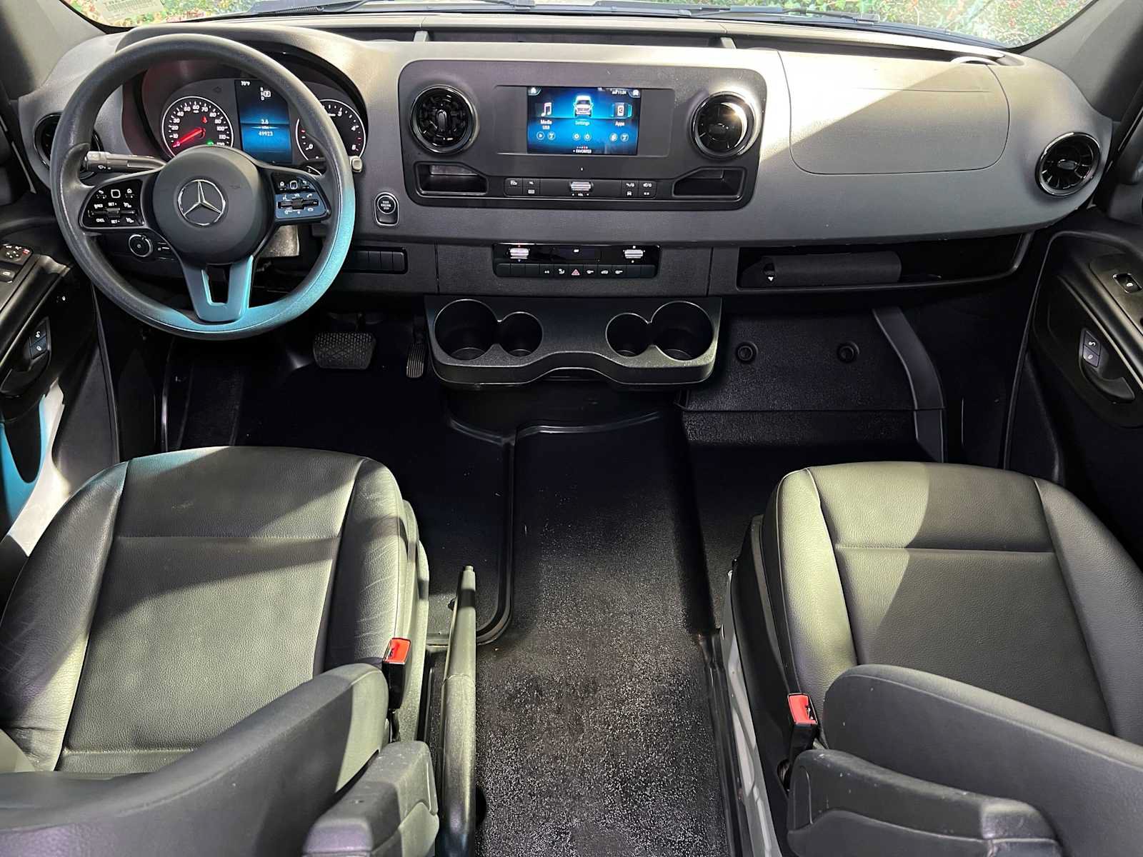 Used 2024 Mercedes-Benz Sprinter 2500 image 39