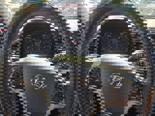 Used 2017 Hyundai Elantra SE image 14