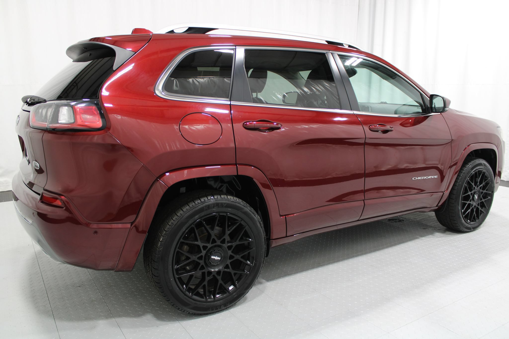 Used 2019 Jeep Cherokee Overland w/ Technology Group AWD/4WD image 6