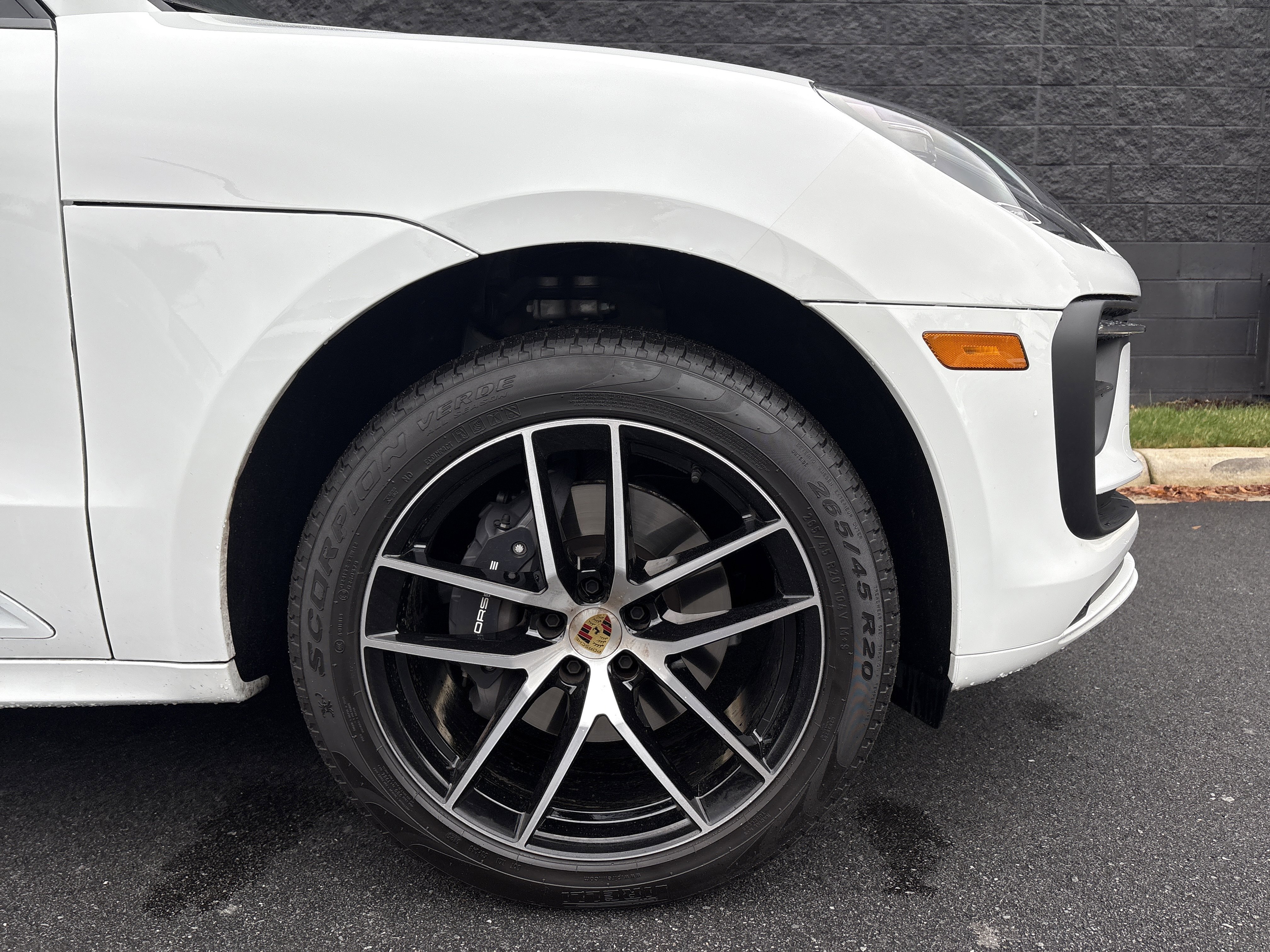 Certified 2025 Porsche Macan image 41