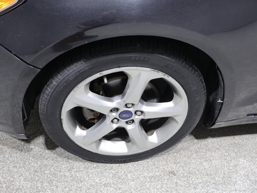 Used 2014 Ford Fusion SE FWD image 16