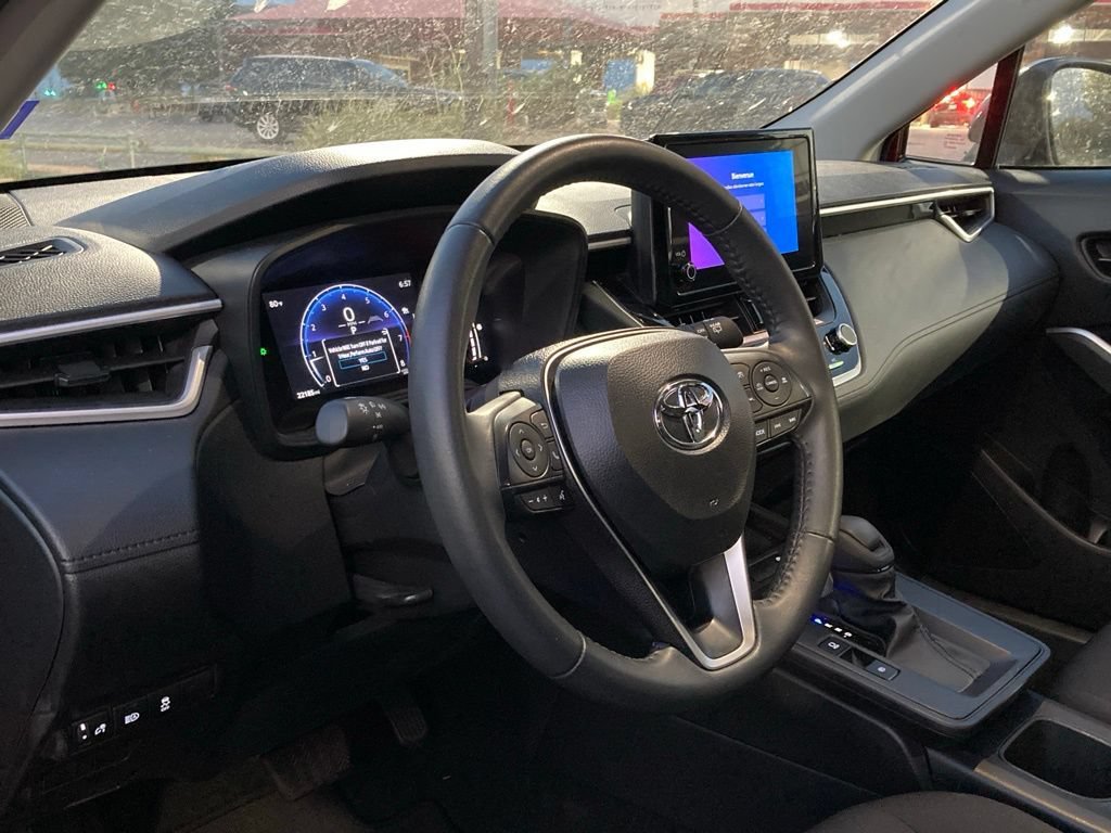 Used 2026 Toyota Corolla Cross LE FWD image 7