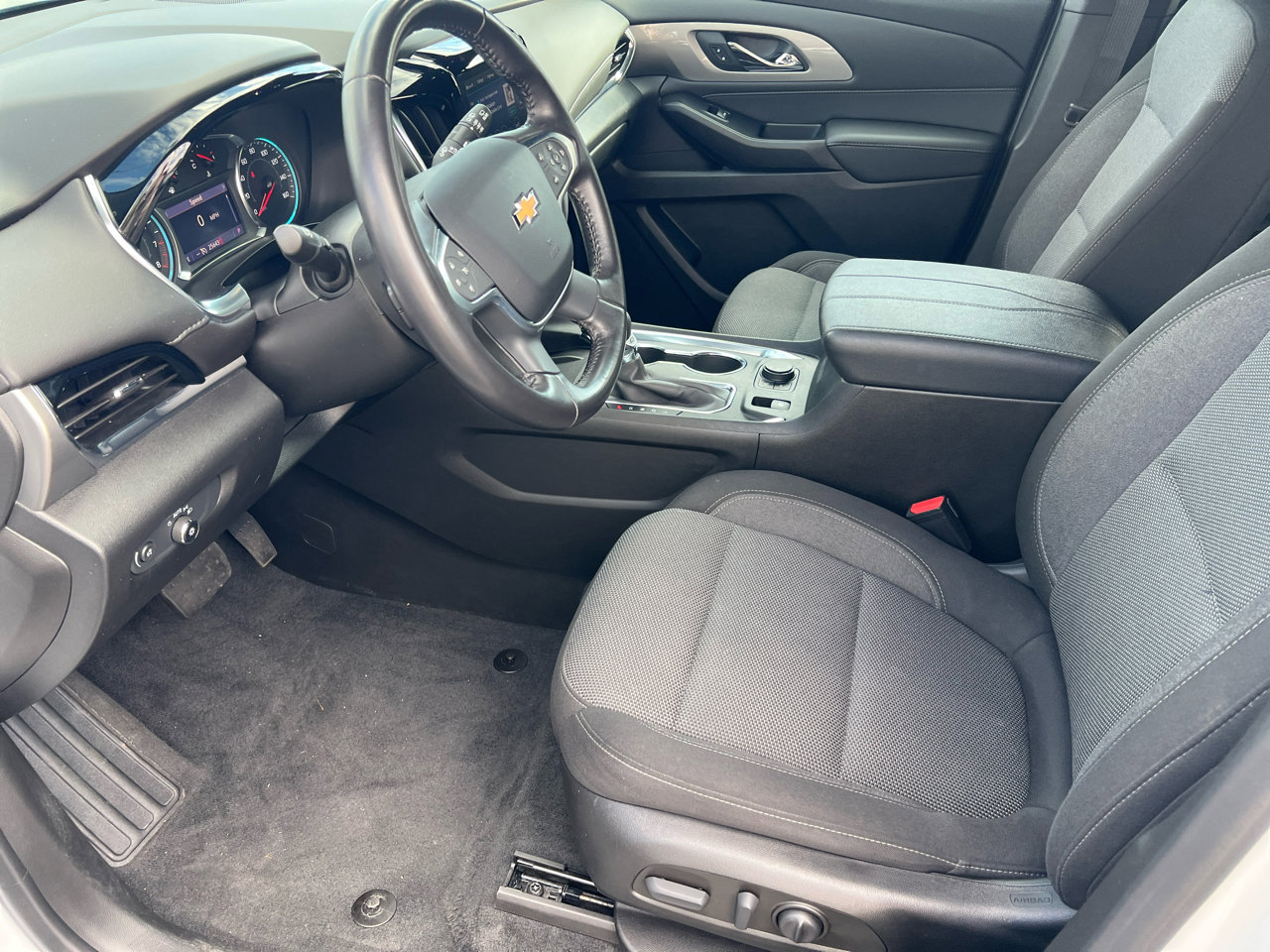 Used 2022 Chevrolet Traverse LT image 9