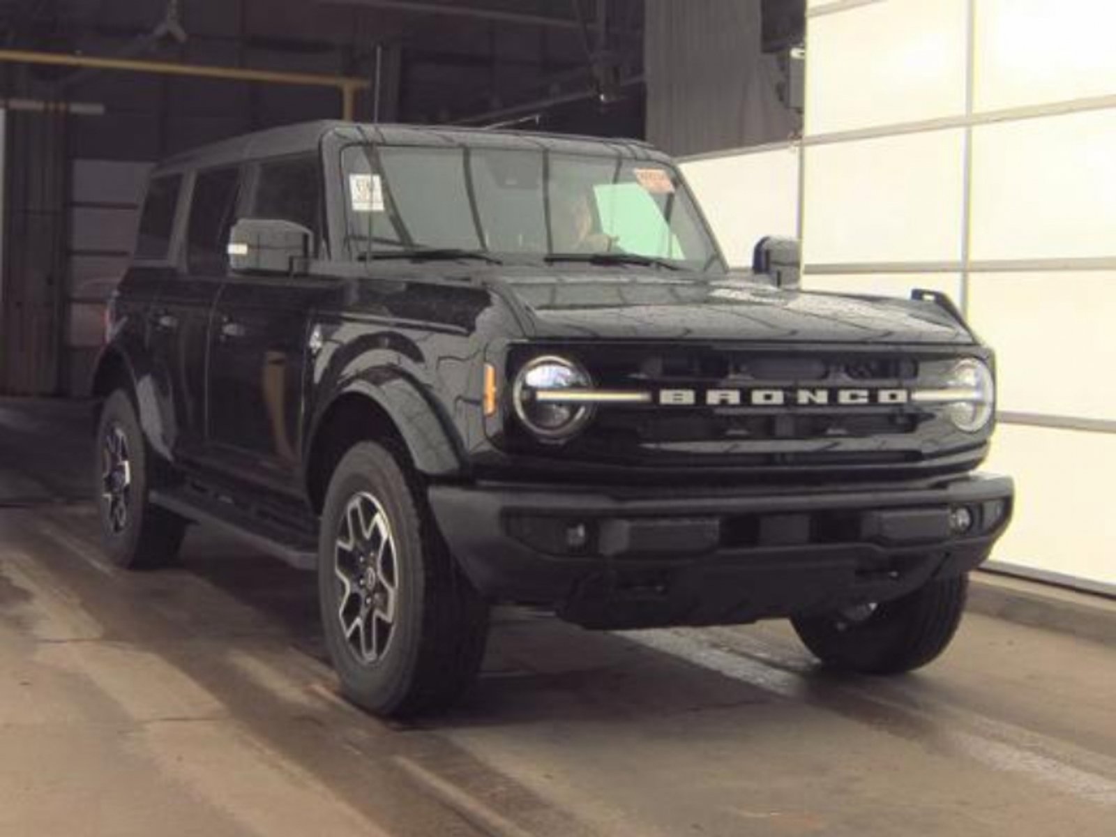 Used 2023 Ford Bronco Outer Banks AWD/4WD image 4
