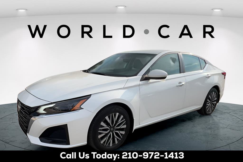 Used 2024 Nissan Altima 2.5 SV w/ SV Premium Package FWD image 3