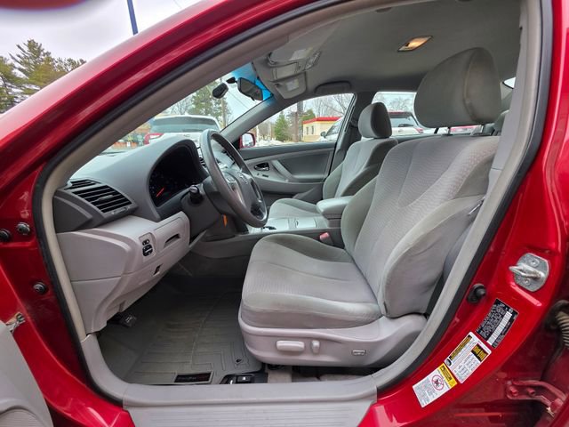 Used 2010 Toyota Camry LE image 10