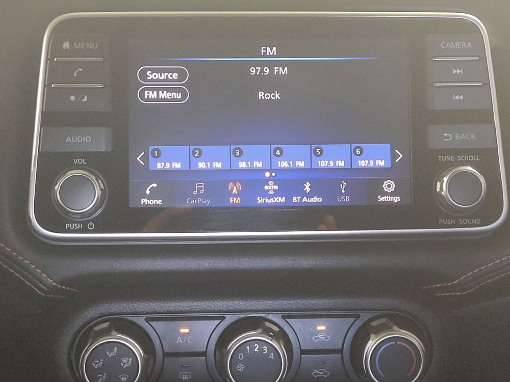 Used 2021 Nissan Versa SR FWD image 25