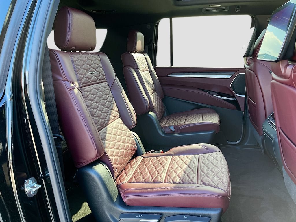 New 2026 Cadillac Escalade ESV Sport w/ Touring Package AWD/4WD image 32