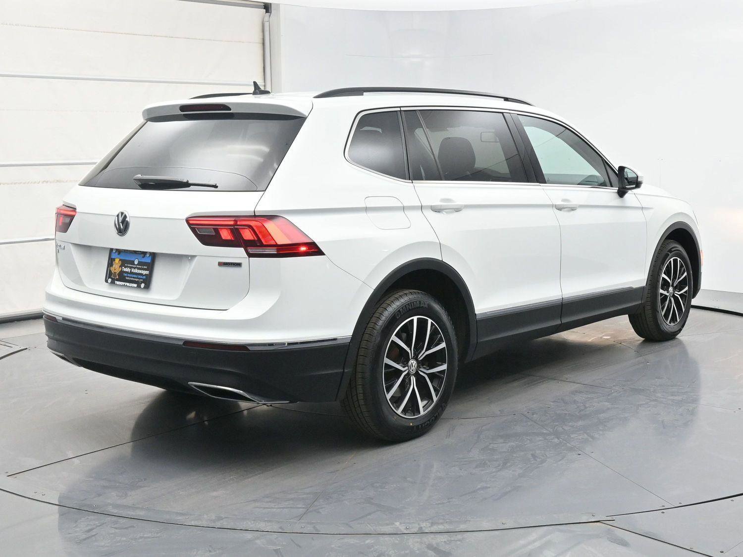 Used 2021 Volkswagen Tiguan SE w/ Panoramic Sunroof Package AWD/4WD image 24