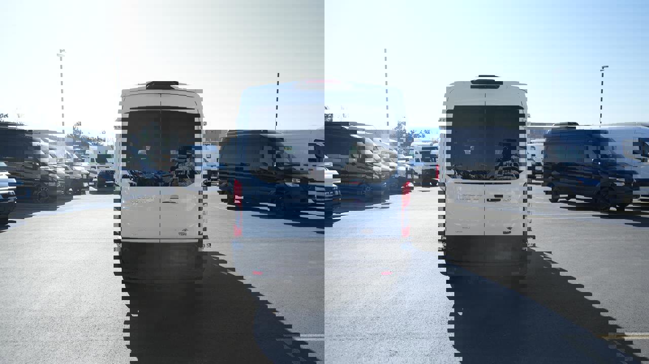 Used 2019 Ford Transit 350 XLT image 6