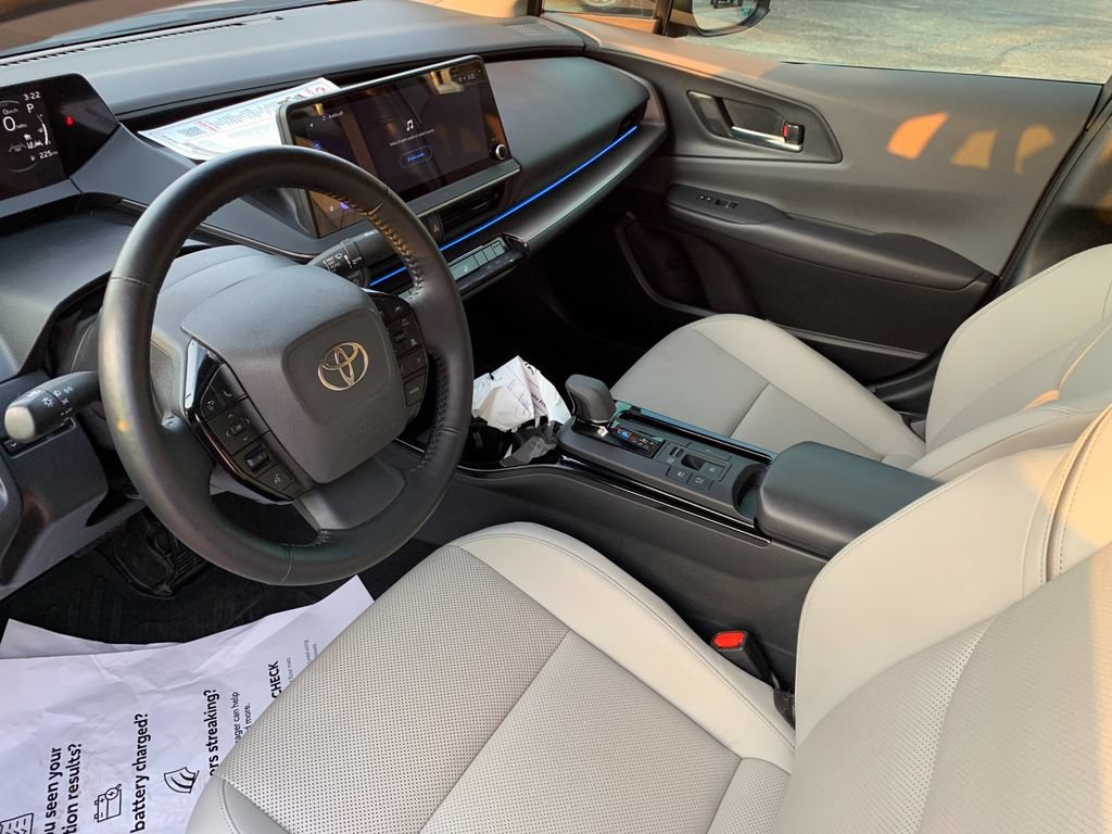 Used 2024 Toyota Prius XLE AWD/4WD image 11