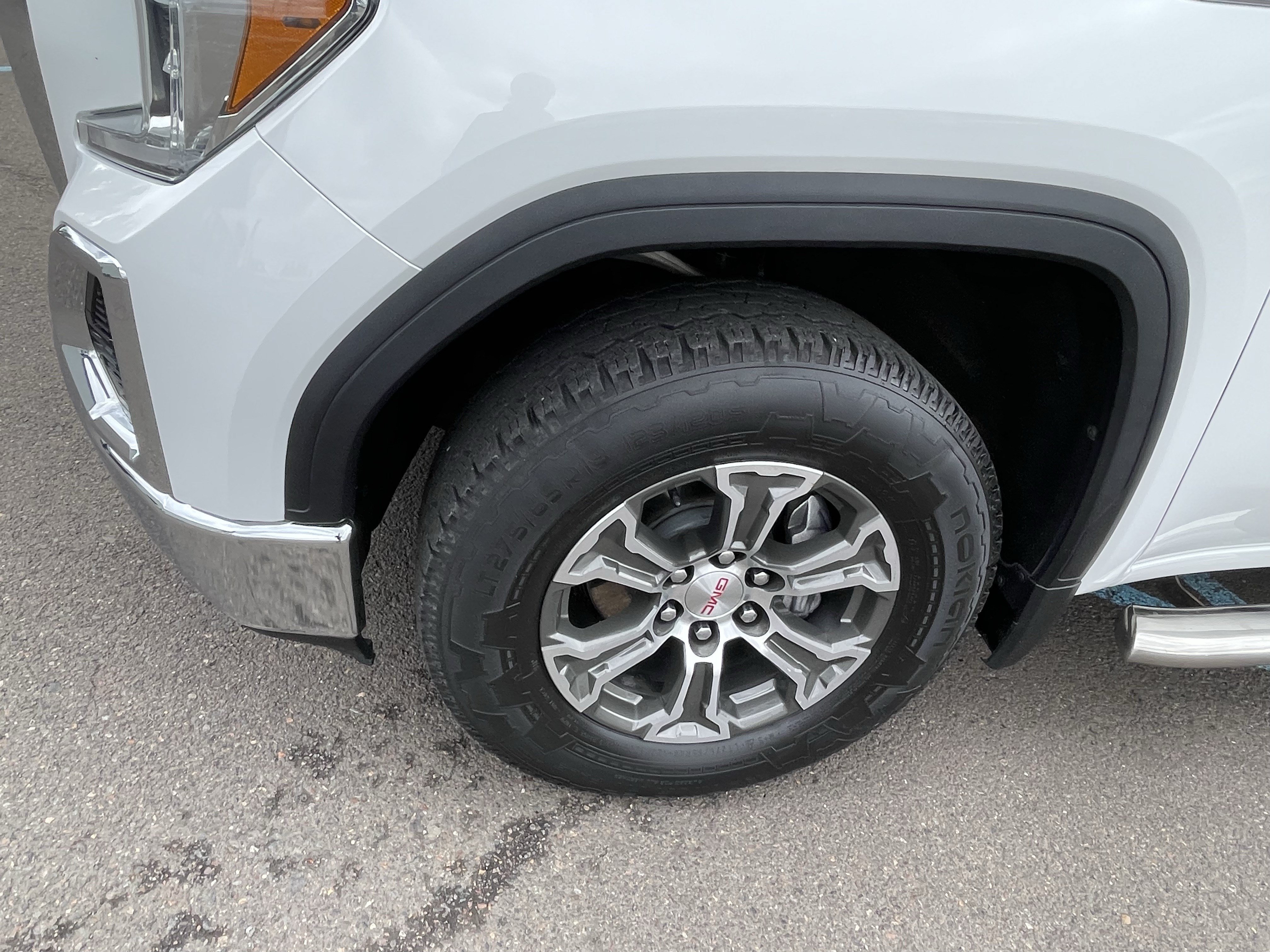 Used 2019 GMC Sierra 1500 SLT w/ X31 Off-Road Package AWD/4WD image 9