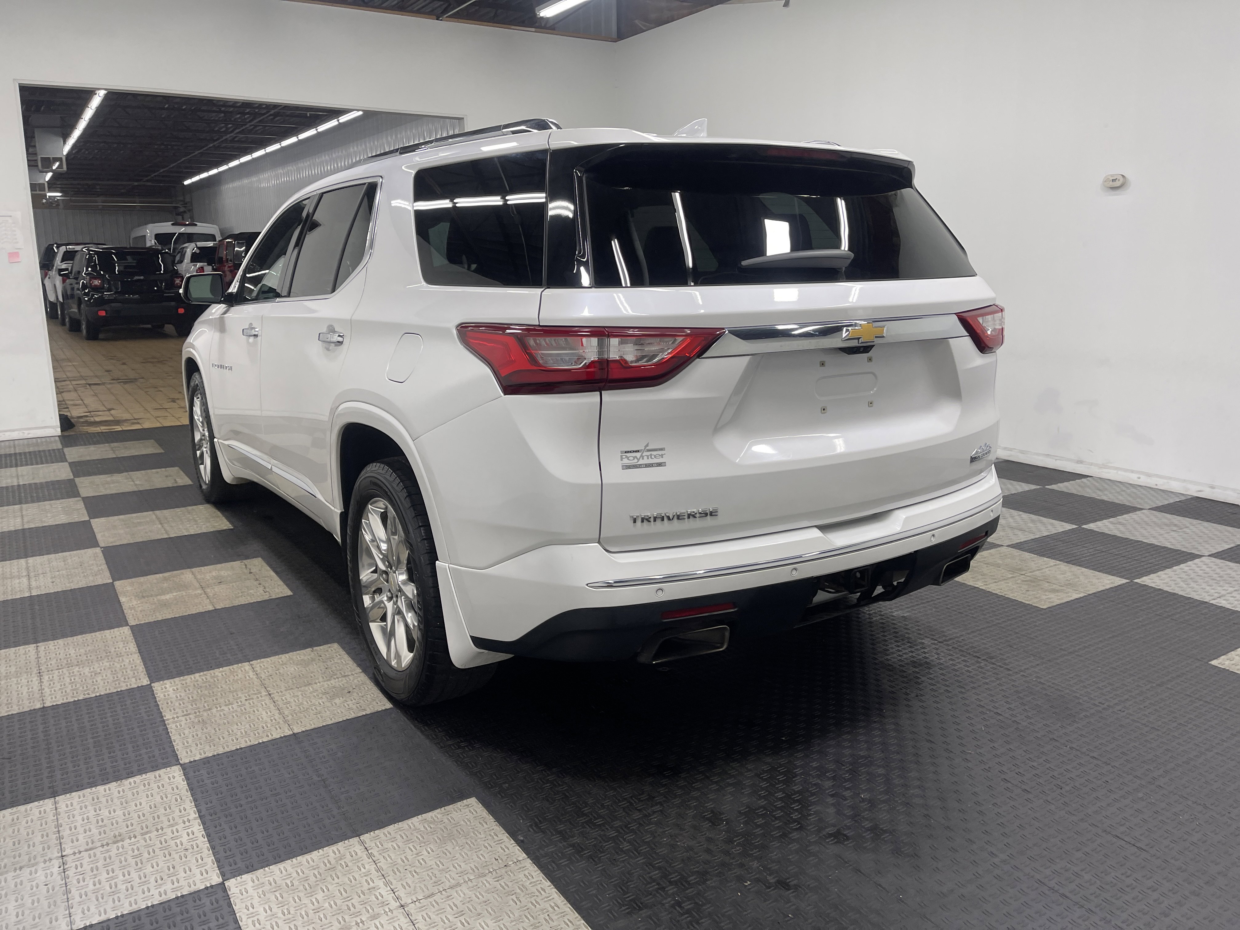 Used 2018 Chevrolet Traverse High Country image 2