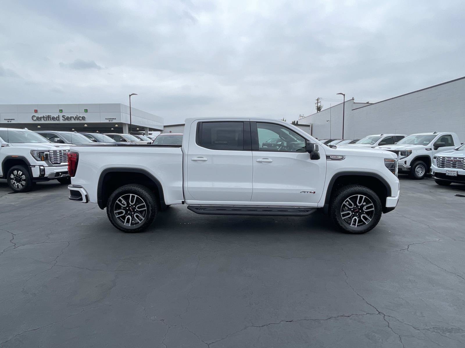 New 2026 GMC Sierra 1500 AT4 w/ AT4 Premium Package AWD/4WD image 4