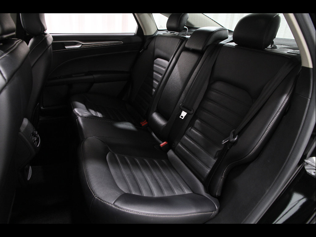 Used 2017 Ford Fusion SE w/ Fusion SE Technology Package FWD image 20