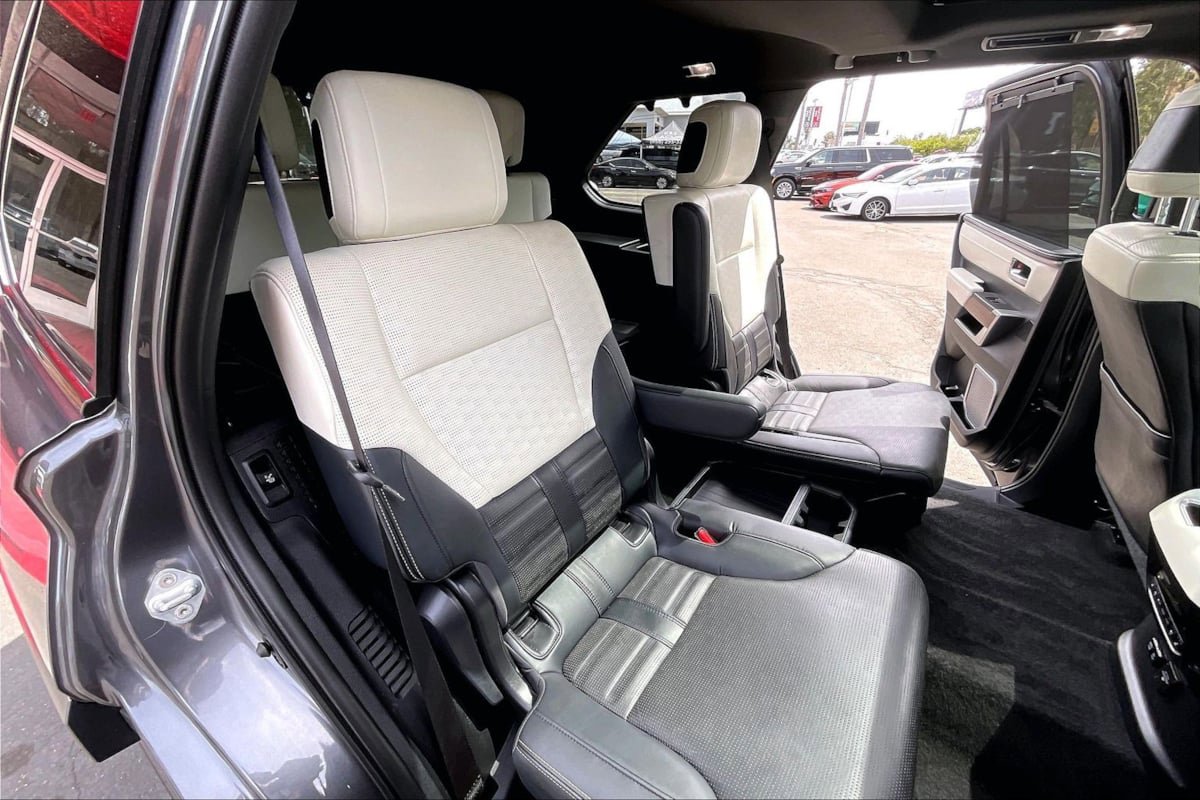Used 2023 Toyota Sequoia Capstone AWD/4WD image 25