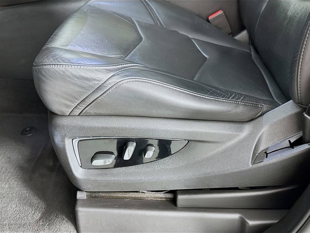 Used 2018 Cadillac Escalade Premium Luxury image 21