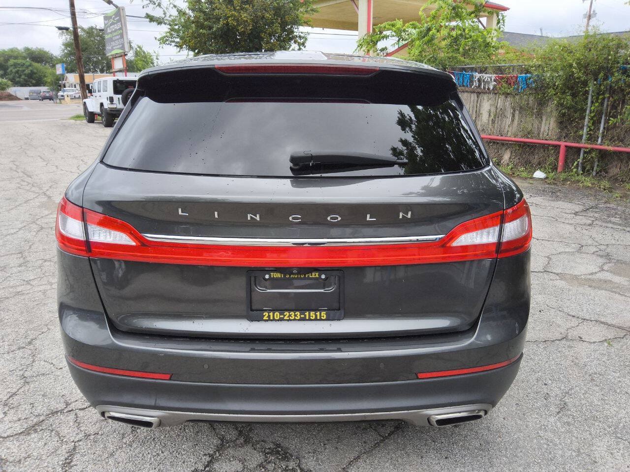 Used 2017 Lincoln MKX Select w/ Select Plus Package FWD image 5