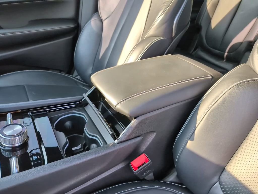 Used 2025 Jeep Grand Cherokee L Overland w/ Luxury Tech Group IV image 31