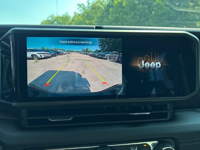 Used 2025 Jeep Gladiator Sport AWD/4WD image 19