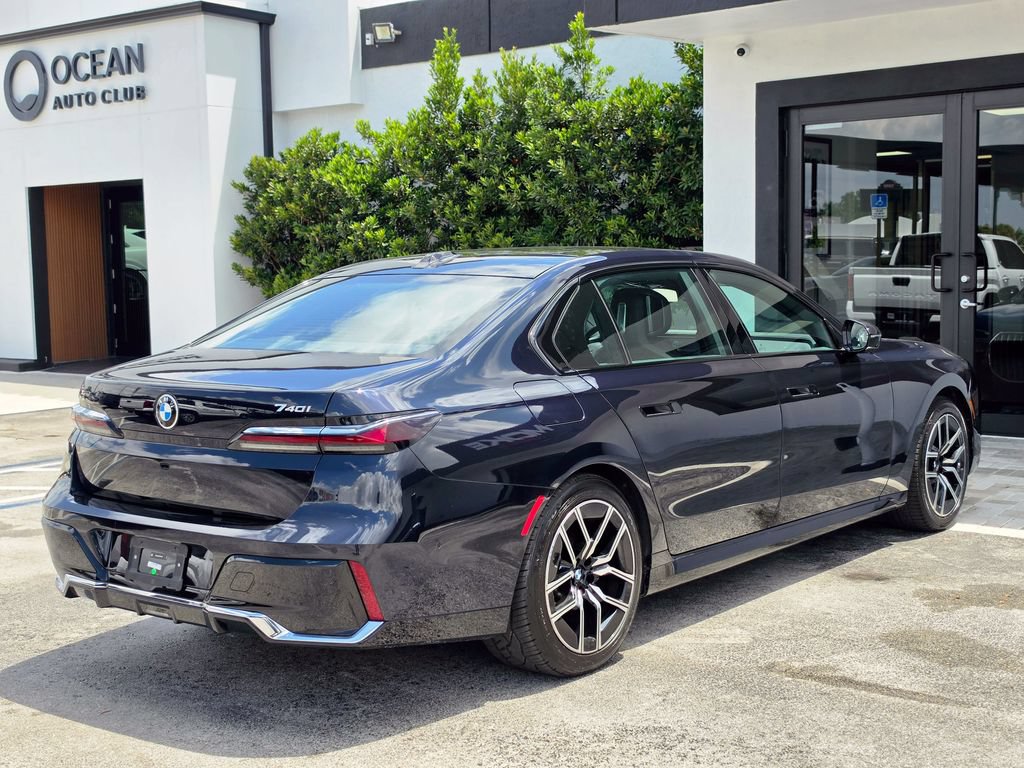 Used 2025 BMW 740i xDrive AWD/4WD image 4