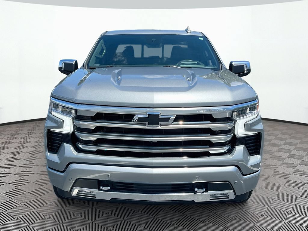 Used 2025 Chevrolet Silverado 1500 High Country AWD/4WD image 2