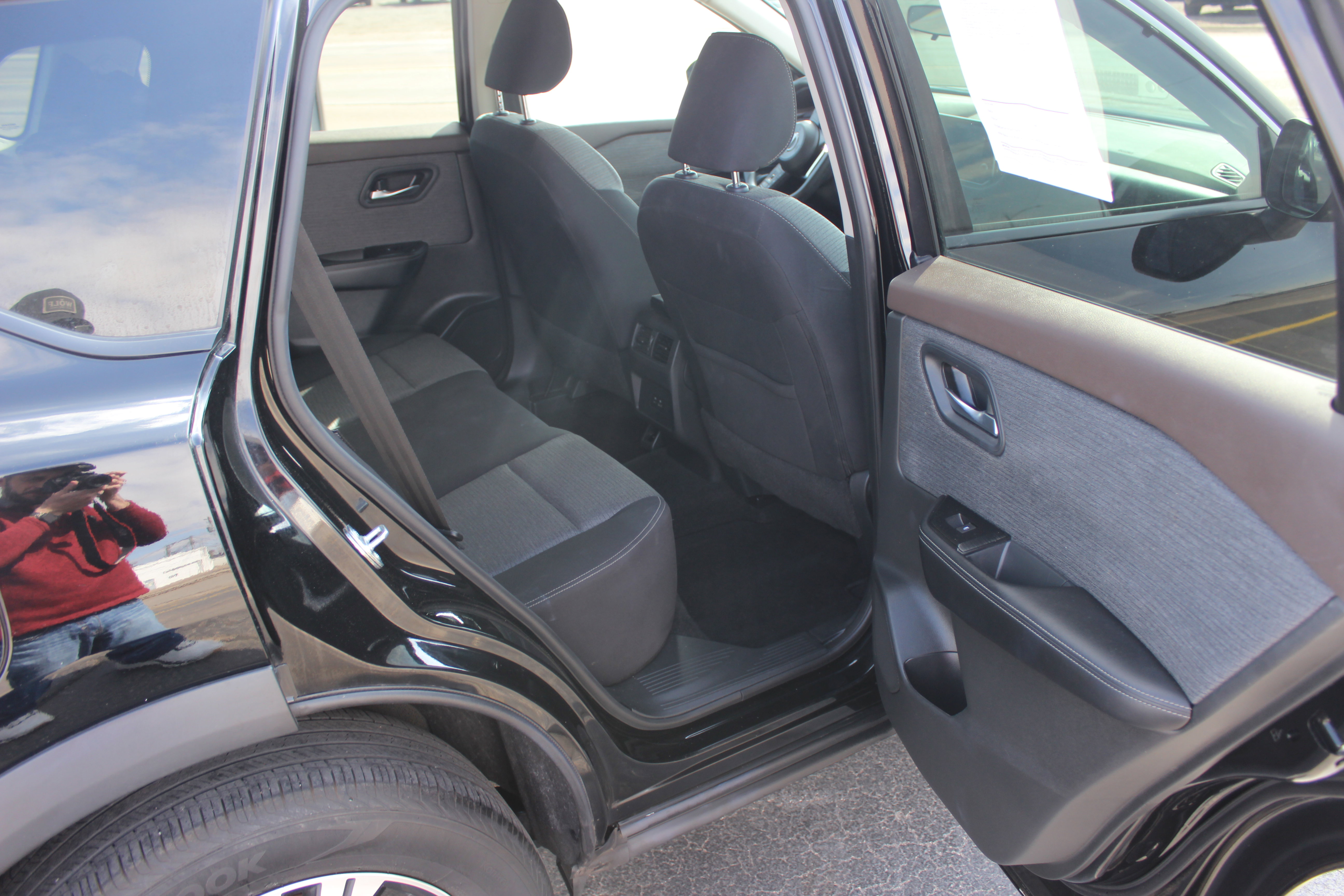 Used 2023 Nissan Rogue SV image 13