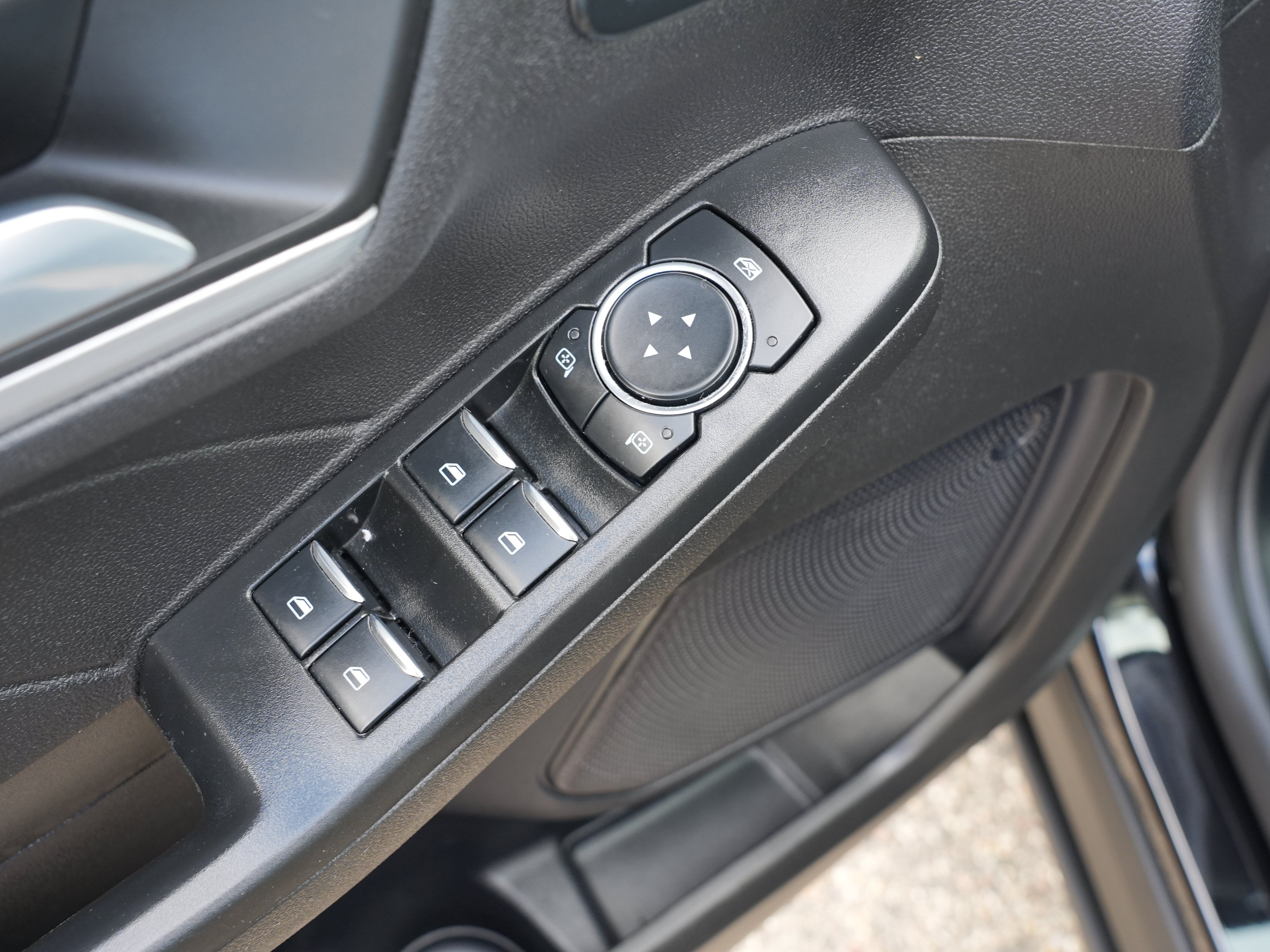 Used 2024 Ford Escape Platinum AWD/4WD image 18
