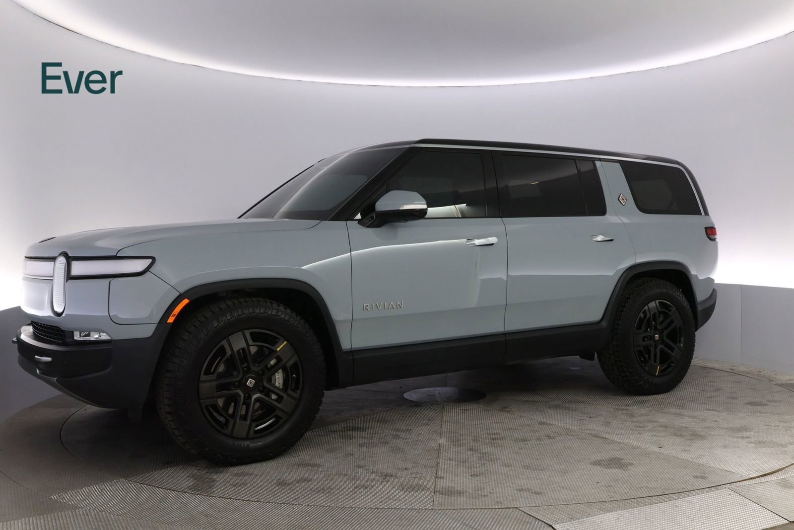 Used 2024 Rivian R1S Adventure image 18