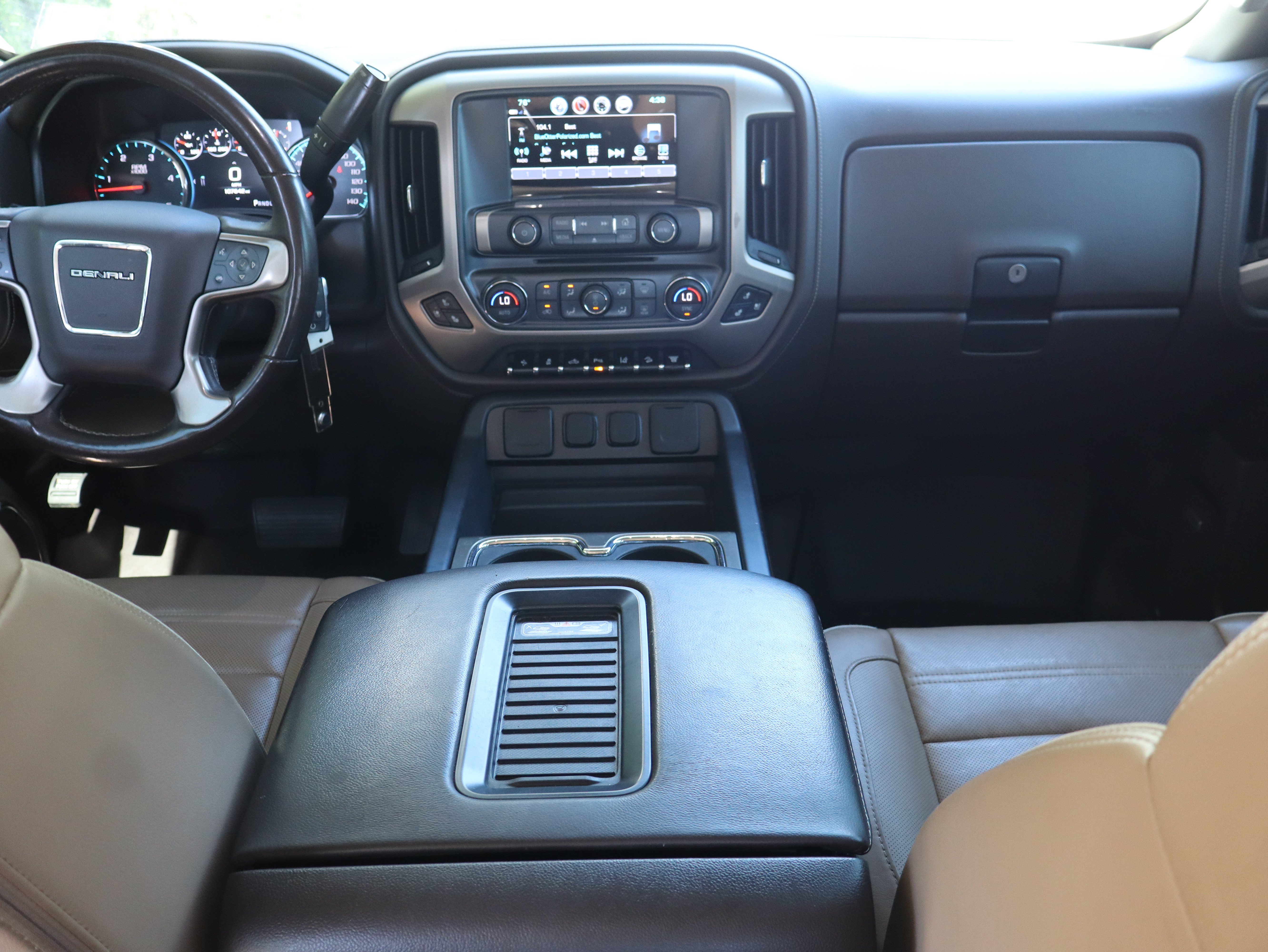 Used 2019 GMC Sierra 2500 Denali w/ Duramax Plus Package AWD/4WD image 27