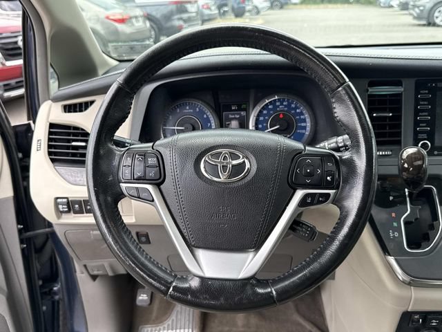 Used 2019 Toyota Sienna XLE w/ XLE Navigation Package FWD image 19