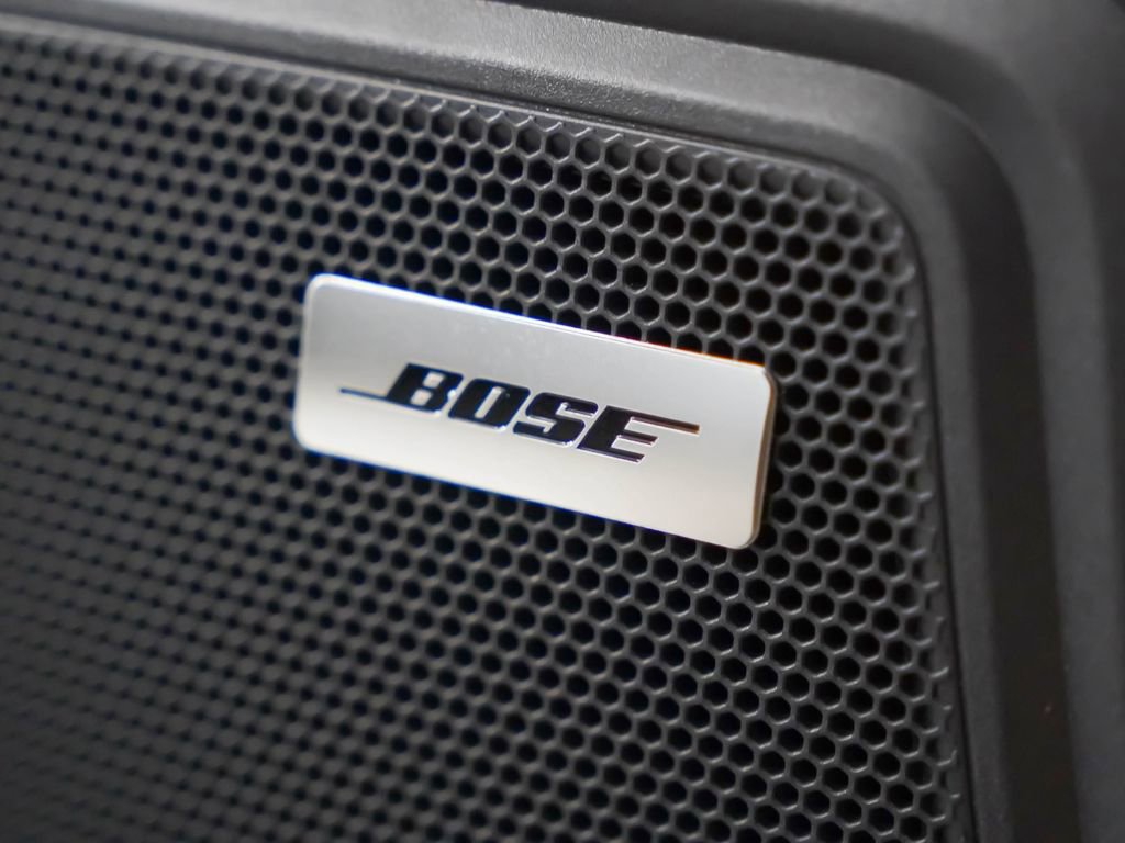 Certified 2025 Porsche Macan Turbo image 17