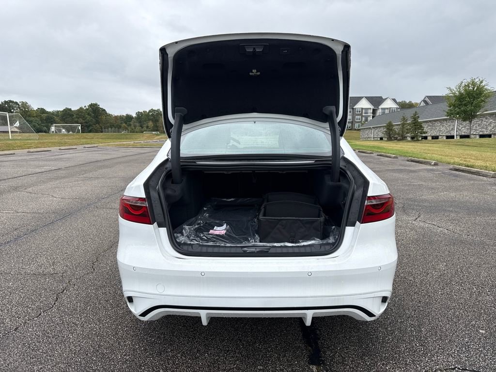 New 2024 Jaguar XF R-Dynamic SE image 8