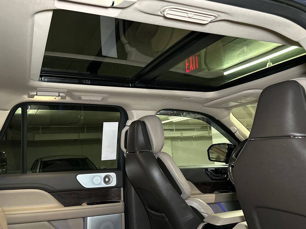 Used 2022 Lincoln Navigator L Reserve image 17