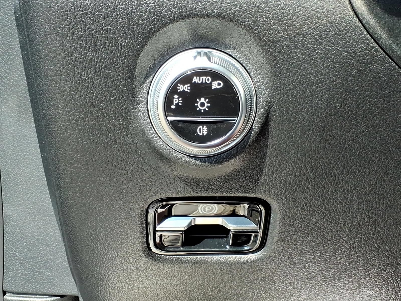 Certified 2023 Mercedes-Benz C 300 4MATIC Sedan image 17