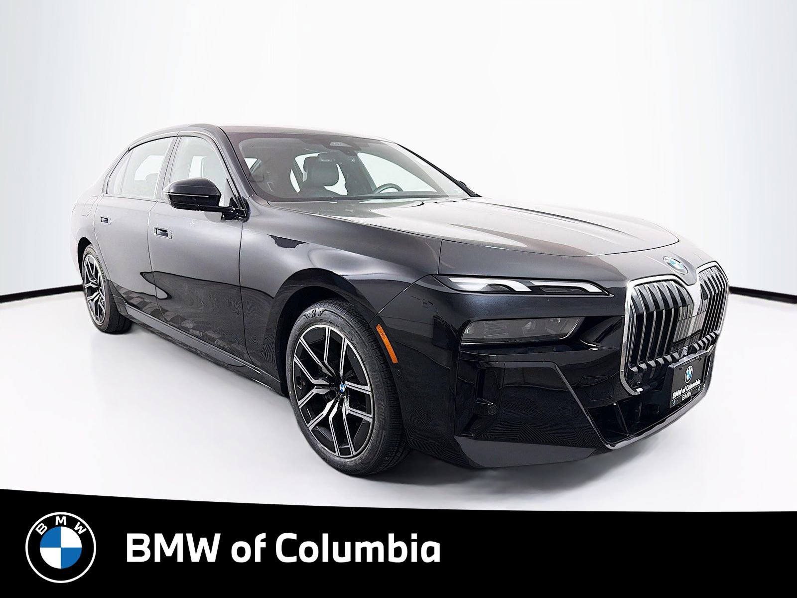 Used 2025 BMW 740i xDrive image 1