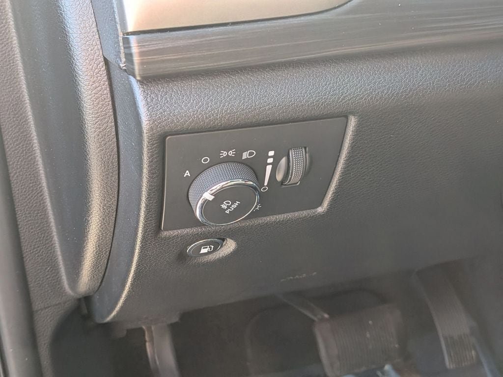 Certified 2022 Jeep Grand Cherokee Laredo E w/ Security & Convenience Group AWD/4WD image 15
