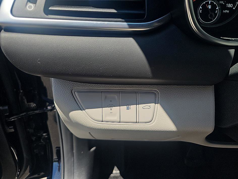 Used 2023 Genesis G70 2.0T RWD image 12