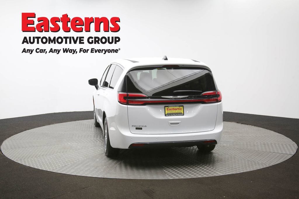 Used 2024 Chrysler Pacifica Touring-L image 65
