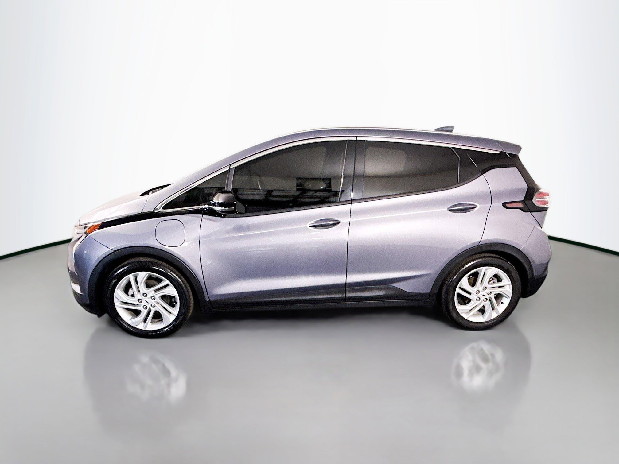 Used 2023 Chevrolet Bolt LT w/ Driver Confidence Package FWD image 6